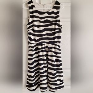 Jessica Simpson Black and White Dress. Size 8